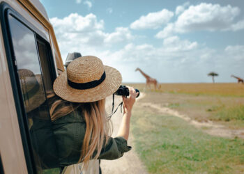 Luxury Mokoro Safaris in Botswana – A Peaceful Journey Through the Delta